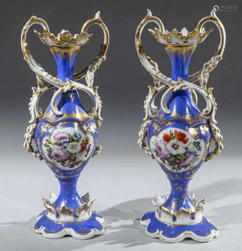 PARIS<br />
Paire de vases balustre sur piédouche à base pol...