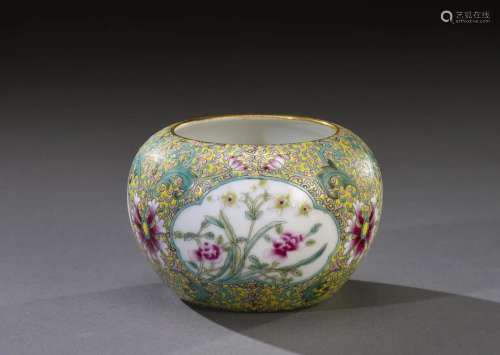 CHINE - Fin du XVIIIe siècle<br />
Petit bol en porcelaine, ...