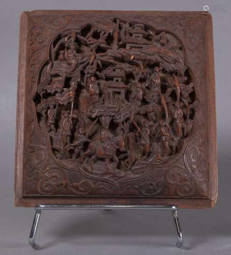 CHINE - Vers 1900<br />
Carreau décoratif en bois sculpté, à...