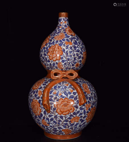 清乾隆蓝釉描金矾红描金花卉绶带纹葫芦瓶
