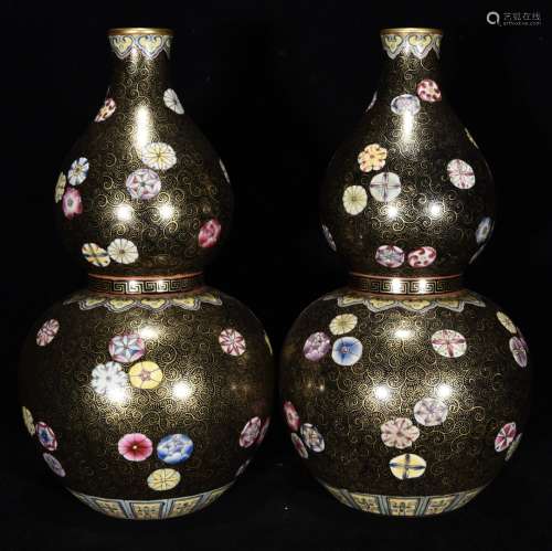 清乾隆珐琅彩皮球花纹葫芦瓶