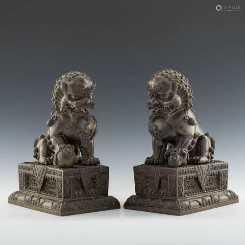 十九世紀早 銅京獅一對A pair of Chinese bronze lions on a ped...