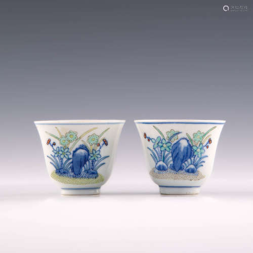 清光緒 青花五彩花神杯一對A pair of Chinese wucai flower cups...
