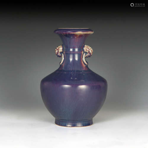 十九世紀 窯變釉象耳瓶A Chinese flambe-glazed vase, 19th cent...