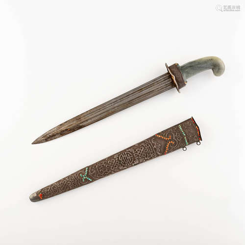 十九世紀 蒙銀玉柄劍A Mongolian silver and jade short sword, ...