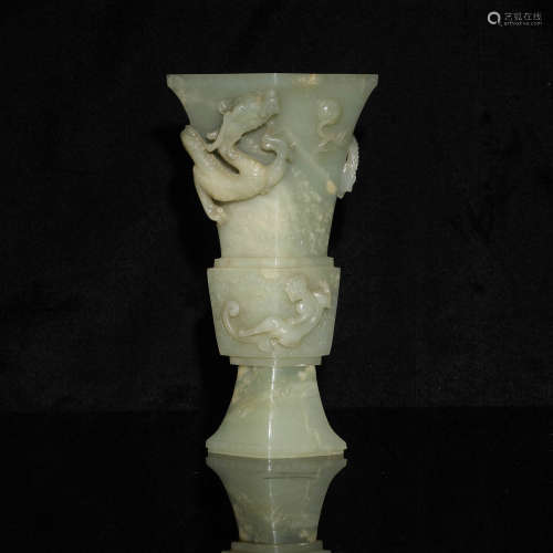 十八世紀 青玉雕龍紋花觚A Chinese carved celadon jade Gu vase...