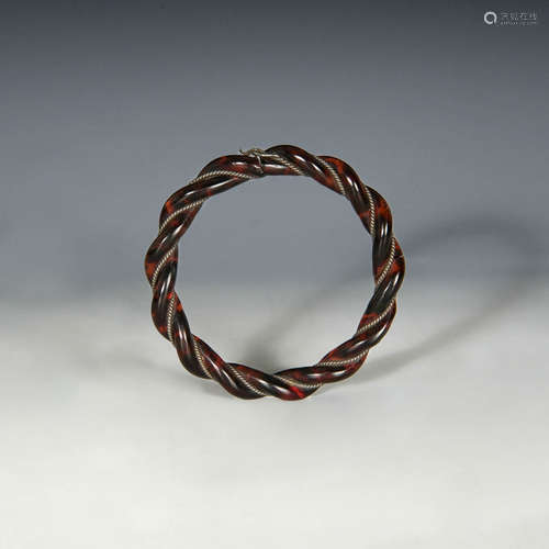 十八/十九世紀 琥珀絞絲手鐲A Chinese amber twisted bangle, 18...