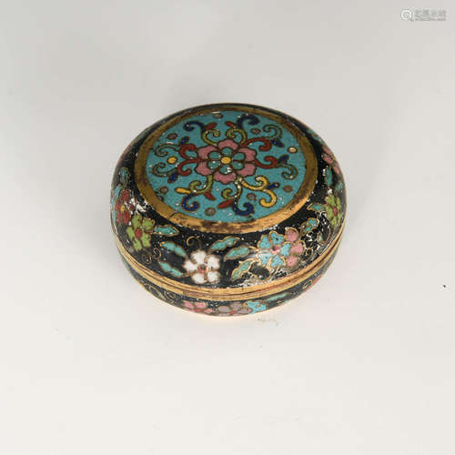 十八世紀 銅胎掐絲琺琅香盒A Chinese cloisonne incense box, 18...