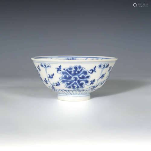 清光緒 青花纏枝蓮茶圓A Chinese blue and white bowl with lotu...