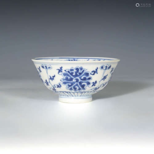 清光緒 青花纏枝蓮茶圓A Chinese blue and white bowl with lotu...