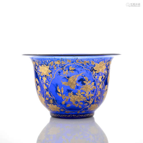 十九世紀 藍料描金花盆A Chinese gilt blue glass jardiniere, 1...