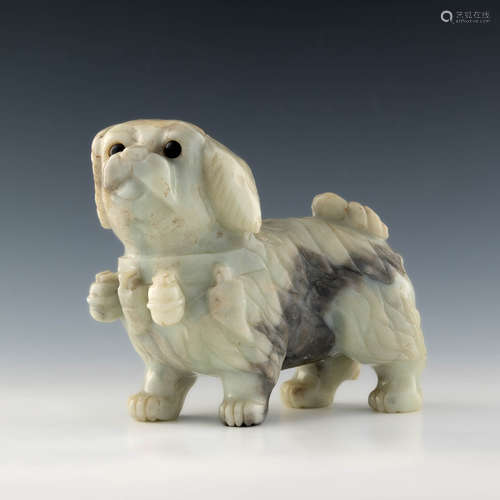 十九世紀 黑白玉雕哈巴狗A Chinese black and white jade dog, 1...