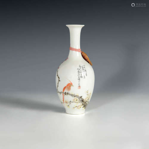 民國 畢伯濤粉彩花鳥長頸瓶A Chinese famille rose vase by Bi B...
