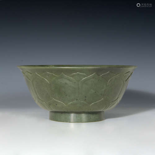 十八世紀 碧玉蓮瓣碗A Chinese spinach jade carved bowl, 18th ...