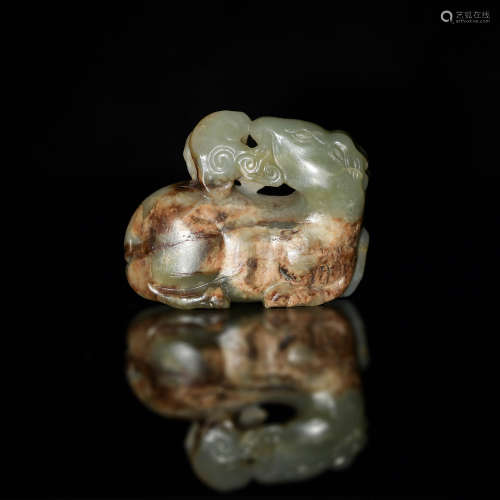 明代 玉雕銜芝臥鹿A Chinese jade carved deer, Ming dynasty