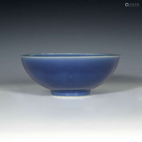 清光緒 祭藍釉碗A Chinese blue glazed bowl, Guangxu period