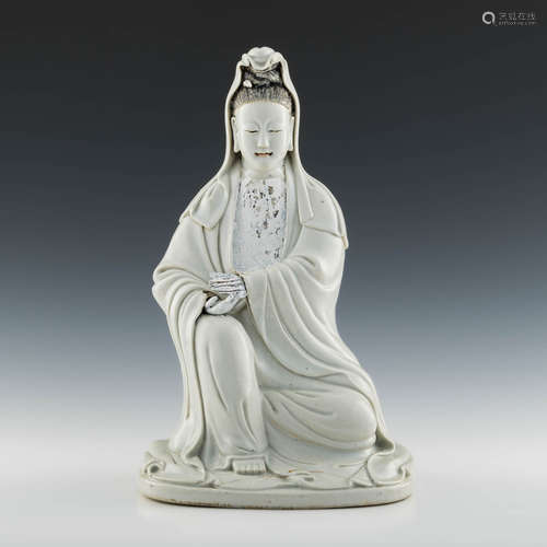 清乾隆 白釉觀音坐像A Chinese white-glazed seated Guanyin, Qi...