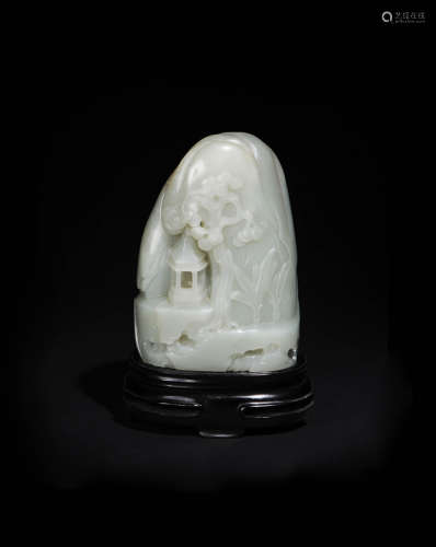 十八世紀 玉雕山子（附硬木座）A Chinese jade boulder with pine ...