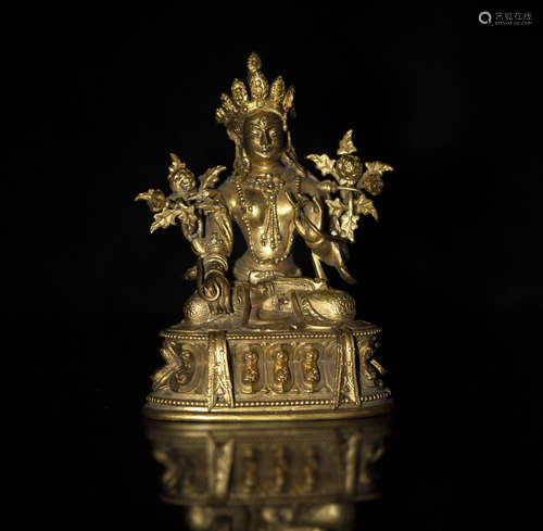 十八世紀 銅鎏金佛像A Chinese gilt-bronze figure of Amitayus,...