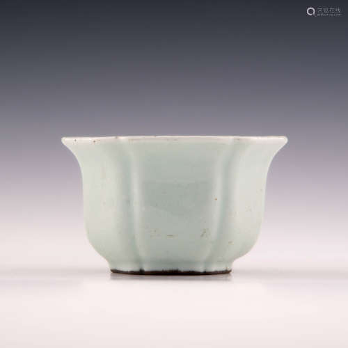 清乾隆 粉青釉六方杯A Chinese celadon hexagonal cup, Qianlong...