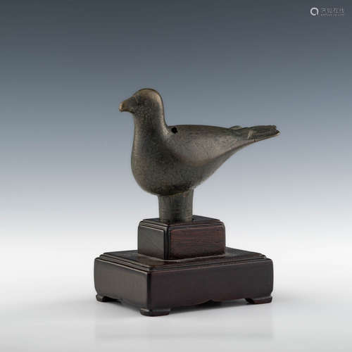 漢代 青銅鳩杖首A Chinese bronze sceptre dove head, Han dynas...