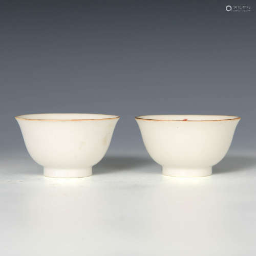 清乾隆 礬紅描金魚紋杯一對A pair of Chinese goldfish cups, Qi...
