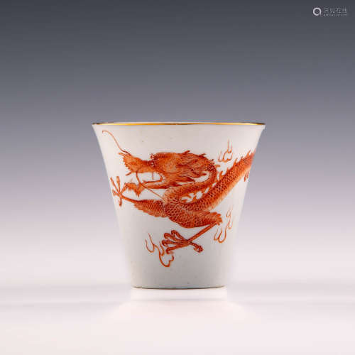 十九世紀晚 礬紅龍紋杯A Chinese iron red dragon cup, Late 19t...