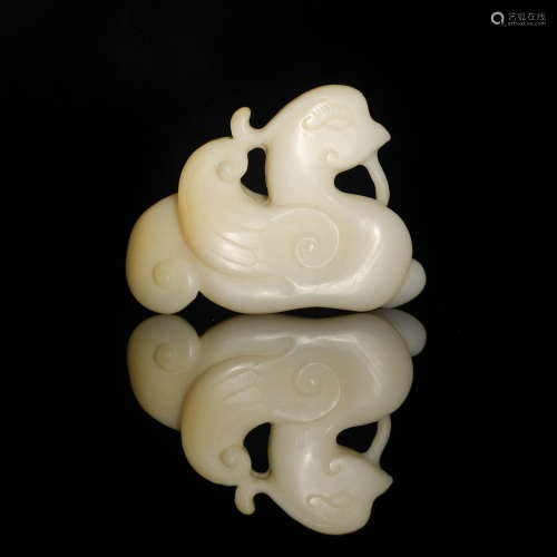 明代或更早 玉雕鴛鴦掛墜A Chinese jade carved mandarin duck, ...