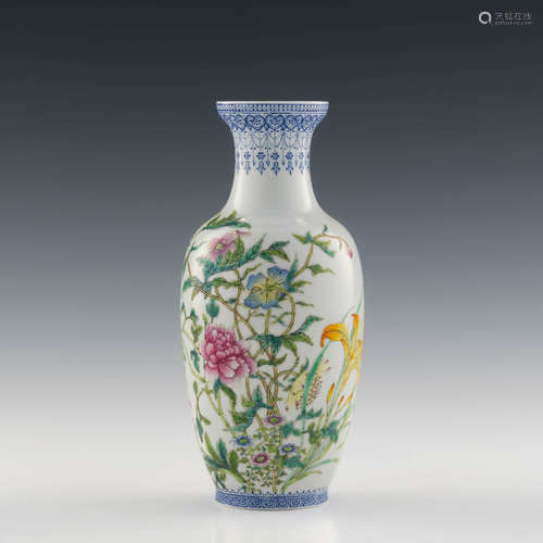 民國 仿琺琅彩花卉瓶A Chinese falangcai imitation vase, Repub...