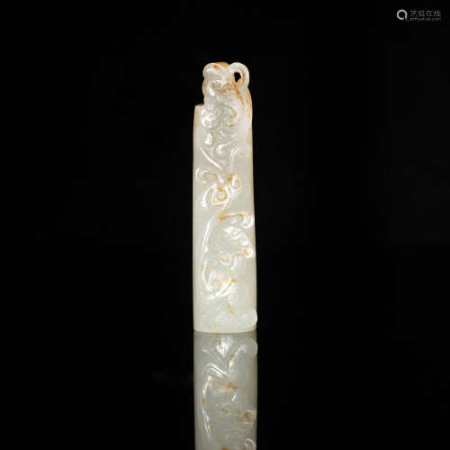 十八世紀 白玉留皮雕螭龍翎管A Chinese white jade pipe carved ...