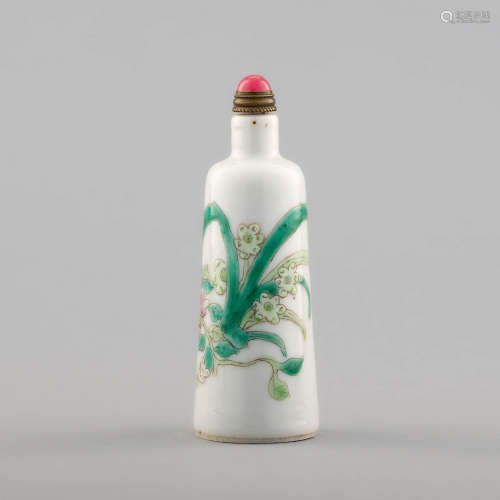 十九世紀 粉彩水仙圖鼻煙壺A Chinese famille rose snuff bottle...