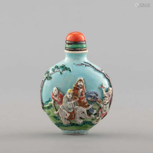 十九世紀 粉彩雕瓷八蠻進寶鼻煙壺A Chinese carved porcelain sn...