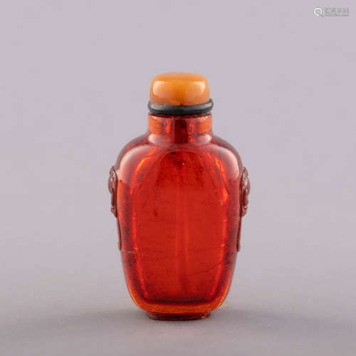 十八世紀 琥珀鋪首鼻煙壺A Chinese amber snuff bottle, 18th ce...
