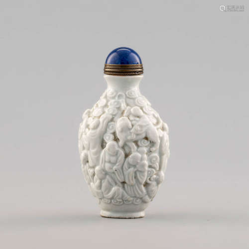 十九世紀 雕瓷羅漢圖鼻煙壺A Chinese carved porcelain snuff bo...