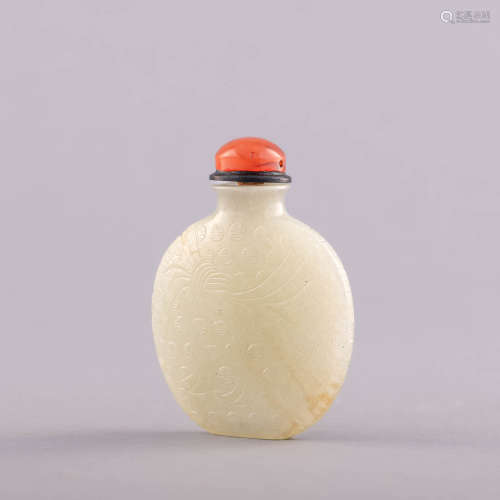 十八世紀 玉雕包袱紋鼻煙壺A Chinese jade snuff bottle, 18th c...