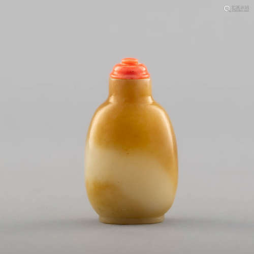 十八世紀 糖玉鼻煙壺A Chinese brown sugar jade snuff bottle, ...