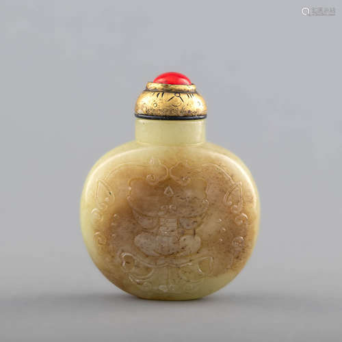 十九世紀 玉雕獸鼻煙壺A Chinese carved jade snuff bottle, 19t...