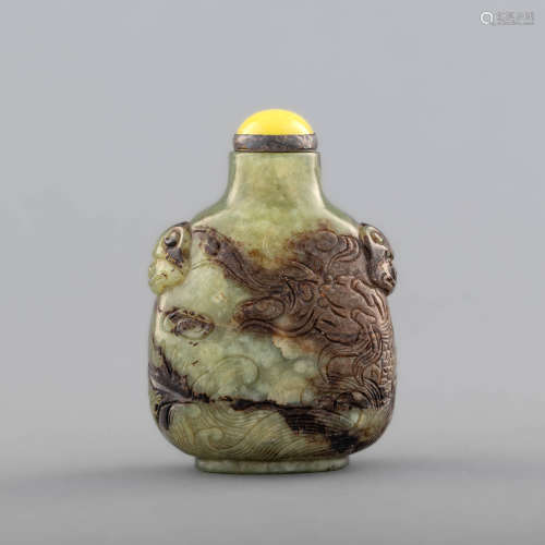 十八世紀 玉巧色雕山水鼻煙壺A Chinese carved jade 'Master of ...