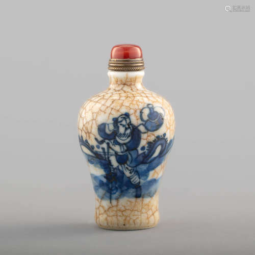 十九世紀 哥釉地青花人物鼻煙壺A Chinese ge-glazed blue and wh...