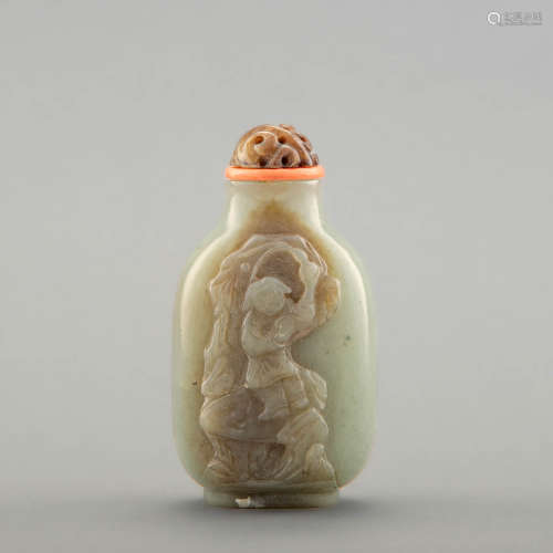 十八世紀 糖玉巧雕人物鼻煙壺A Chinese carved jade snuff bottl...