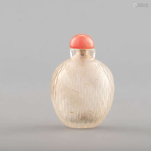 十八世紀 水晶鼻煙壺A Chinese carved crystal snuff bottle, 18...