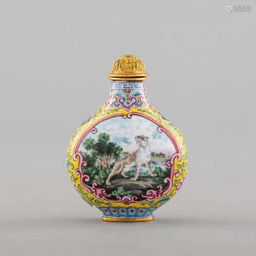 可能乾隆 銅胎畫琺瑯鼻煙壺A Chinese enameled snuff bottle, Po...