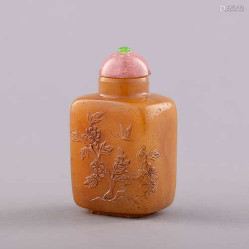 十八/十九世紀 壽山石刻花卉鼻煙壺A Chinese soapstone carved s...