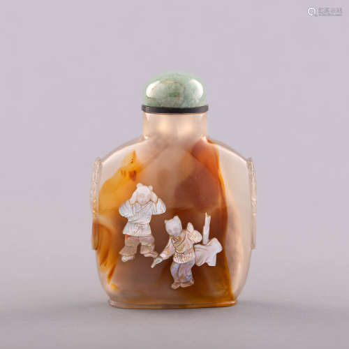 十九世紀 瑪瑙鑲螺鈿人物鼻煙壺A Chinese agate snuff bottle, 1...