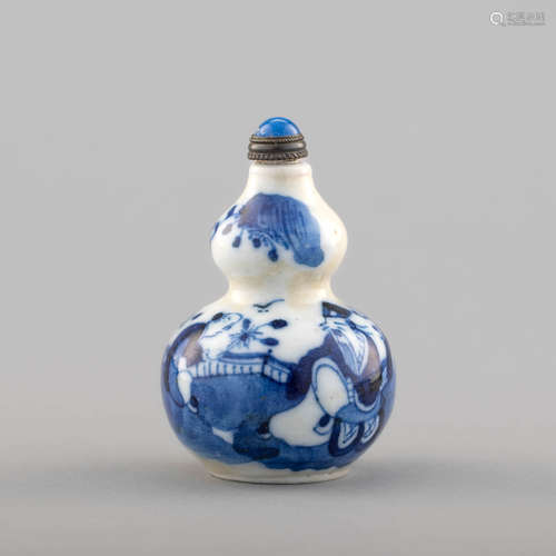 十九世紀 青花陶淵明愛菊葫蘆形鼻煙壺A Chinese blue and white ...