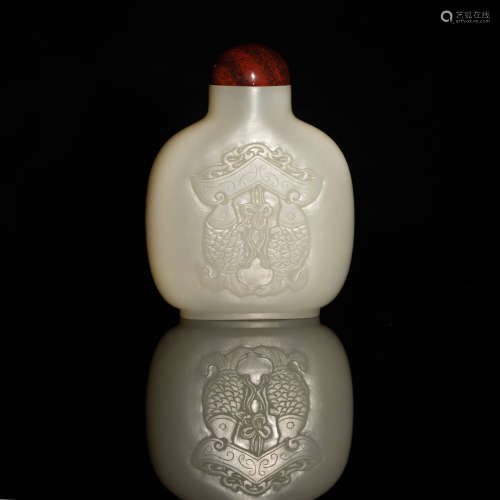 十八世紀 白玉雙魚象紋鼻煙壺A Chinese white jade snuff bottle...
