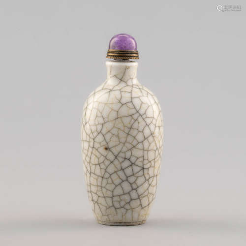 十九世紀 哥釉鼻煙壺A Chinese ge-glazed snuff bottle, 19th ce...