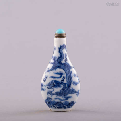 十九世紀 青花龍紋鼻煙壺A Chinese blue and white snuff bottle...