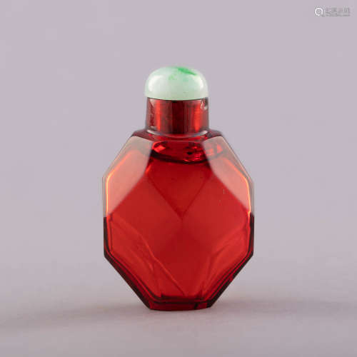 十九世紀 紅料棱形鼻煙壺A Chinese red faceted Peking glass sn...