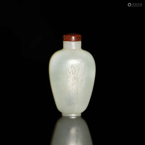 十八世紀 白玉雕花卉鼻煙壺A Chinese white jade snuff bottle, ...